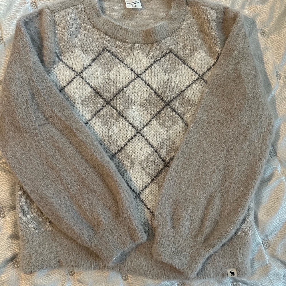 abercrombie kids size 13/14 Gray Argyle Sweater